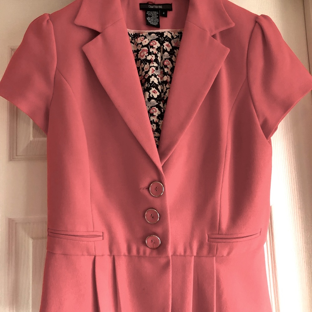 Blazer with short sleeves and pleats